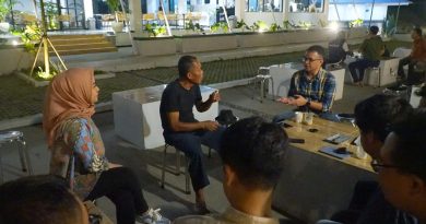 Team LUVTRIP Bersama Kepala Desa Ciasem Baru, Indah Aprianti SH dan Bapak H. Ruhimat, Bupati Subang periode 2018-2023 Subang. Jawa Barat (6/6/2024) Dokumentasi: LUVTRIP